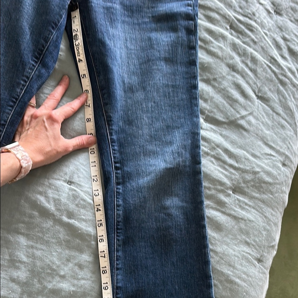 EUC AG Farrah Bootcut Jeans Size 26 La Brea - Picture 7 of 8